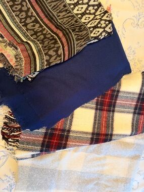 Set of 4 scarves Zara, Abercrombie in Blue, Red, Black, Cream